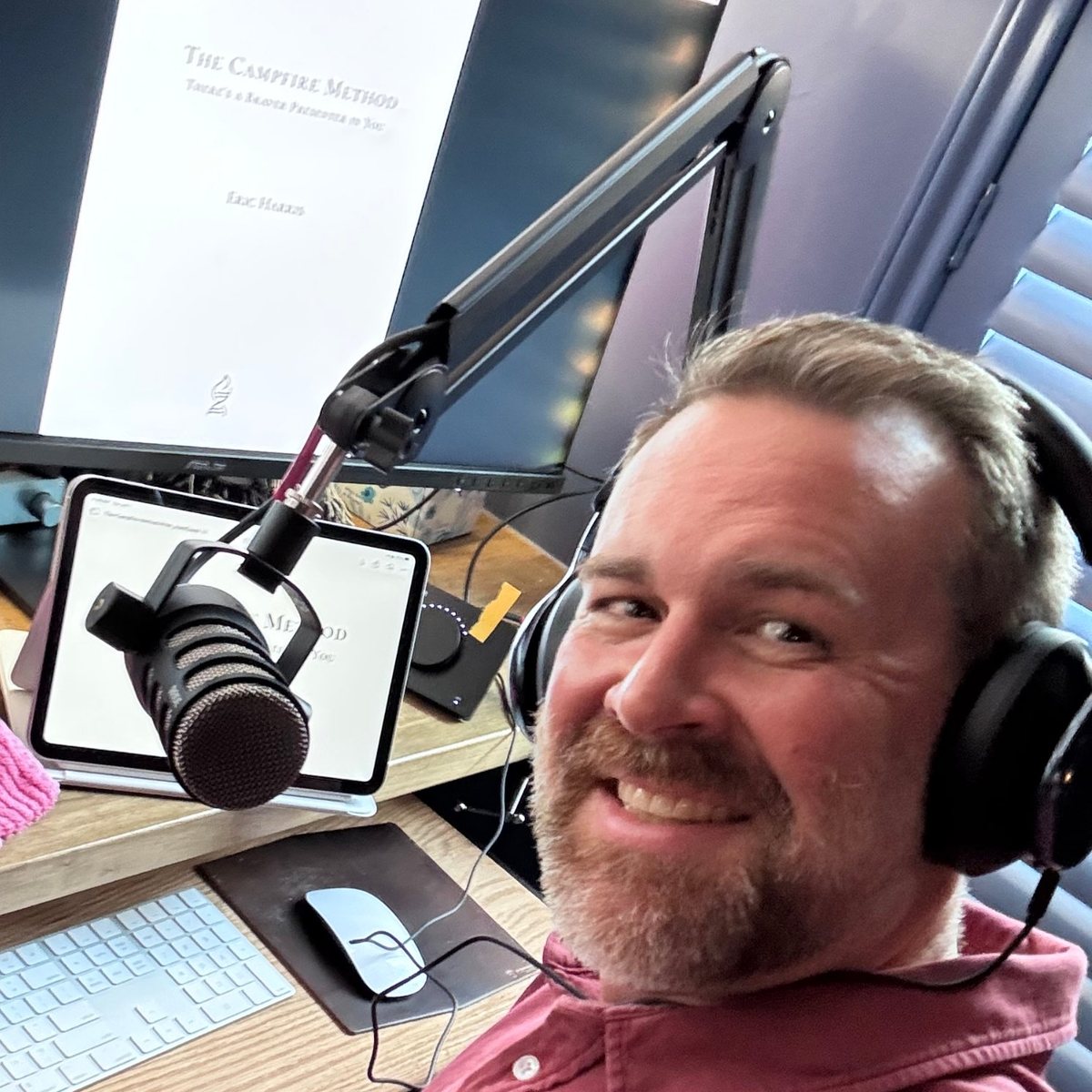Eric Harris at the microphone, the manuscript of The Campfire Method on the screen behind him